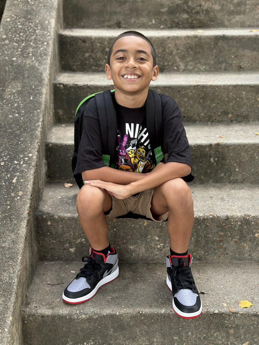 Noemy1989's tweet photo. First day of 3rd grade!!! 💚💛 @BaltCoPS  #bcps https://t.co/rYAG186qM0