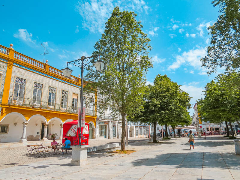 alentejo_1970's tweet image. #Beja merece bem mais do que o meio dia que alguns visitantes apressados lhe dedicam. Calcorrear as ruas empedradas, estreitas e labirínticas que nos levam a recantos de encanto entre o castelo e suas muralhas, casario antigo, igrejas monumentais e conventos, parques e museus.