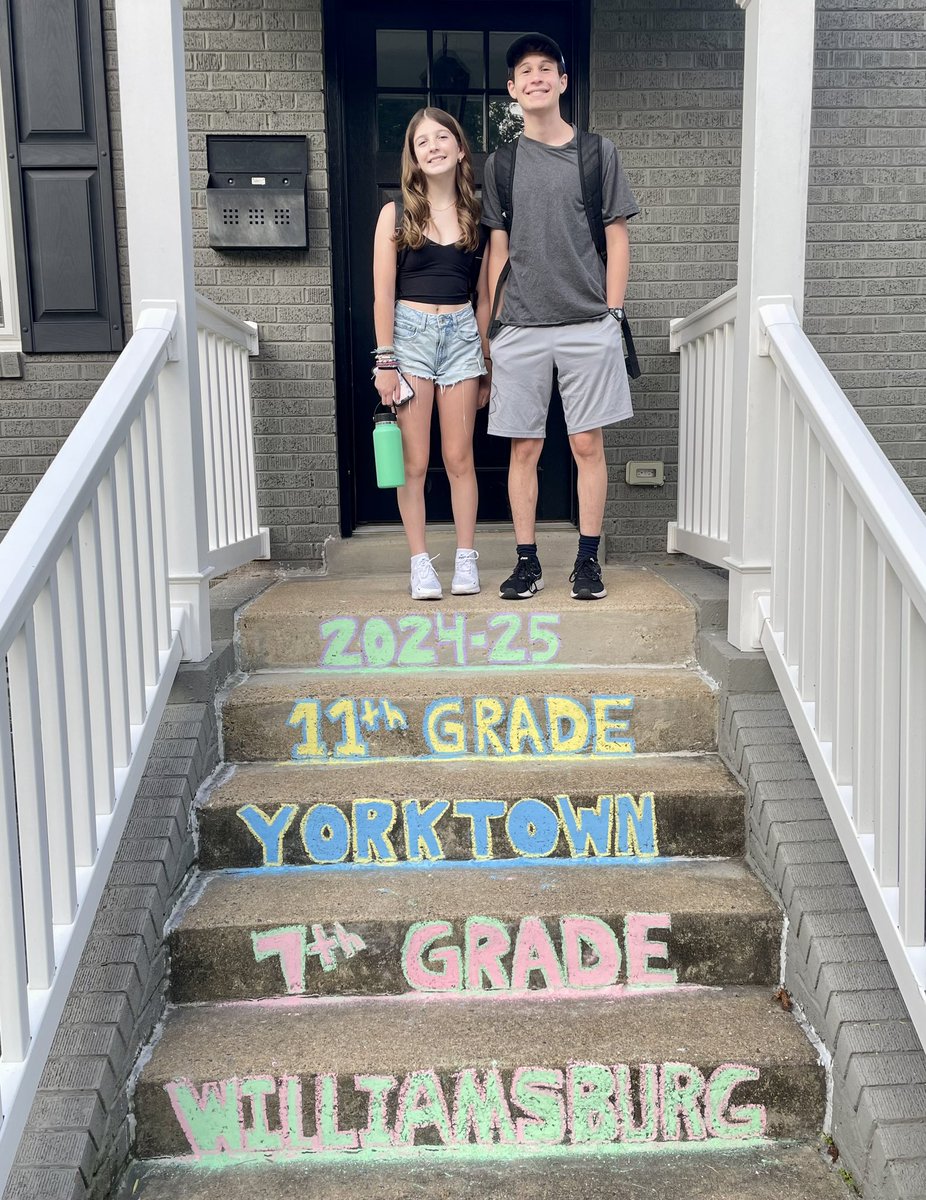 And they’re off! 7th &amp; 11th grade! Where does the time go? <a href="/APSVirginia/">Arlington Public Schools</a> <a href="/WMS_WolfPack/">WilliamsburgMS</a> <a href="/YorktownHS/">Yorktown High School</a>
