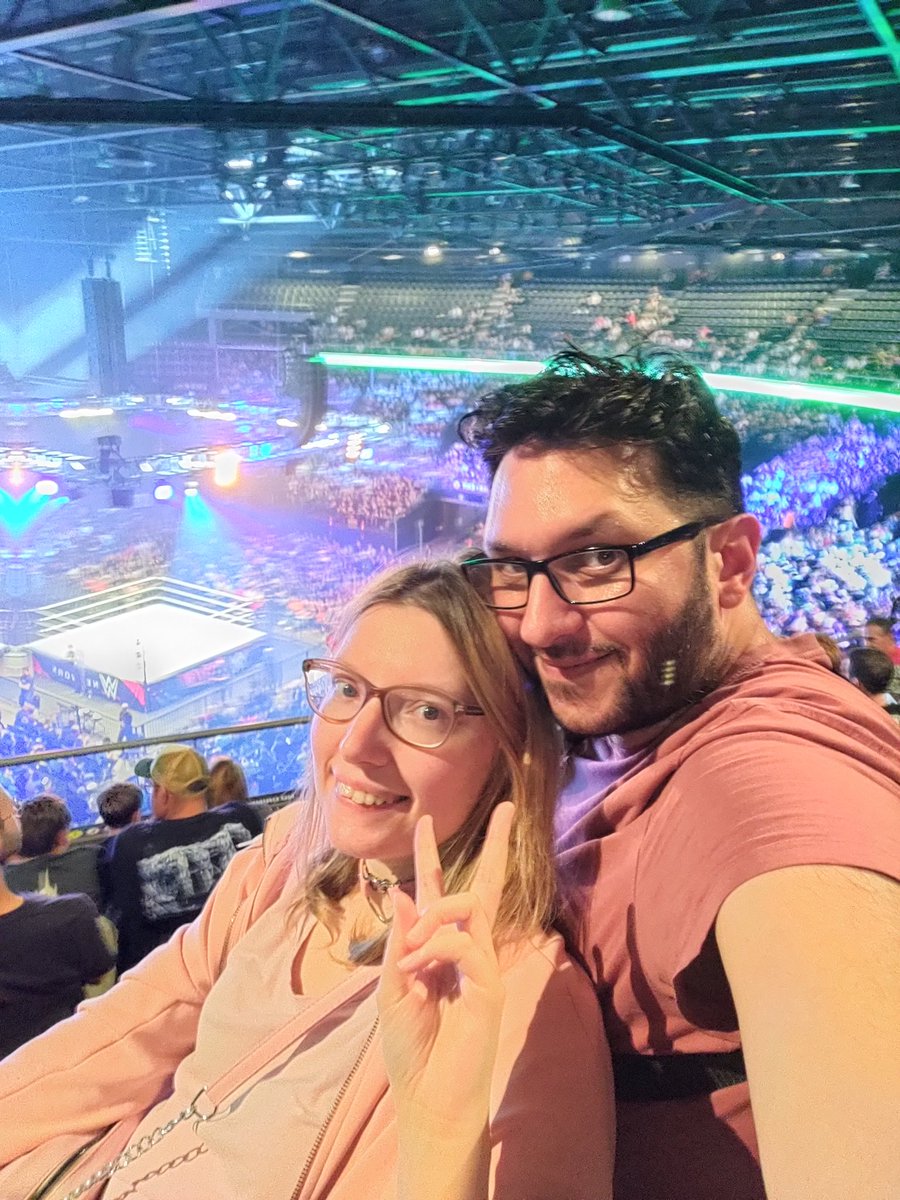 Smallcut3kitty's tweet image. Waiting for @CodyRhodes at #WWEBrussels