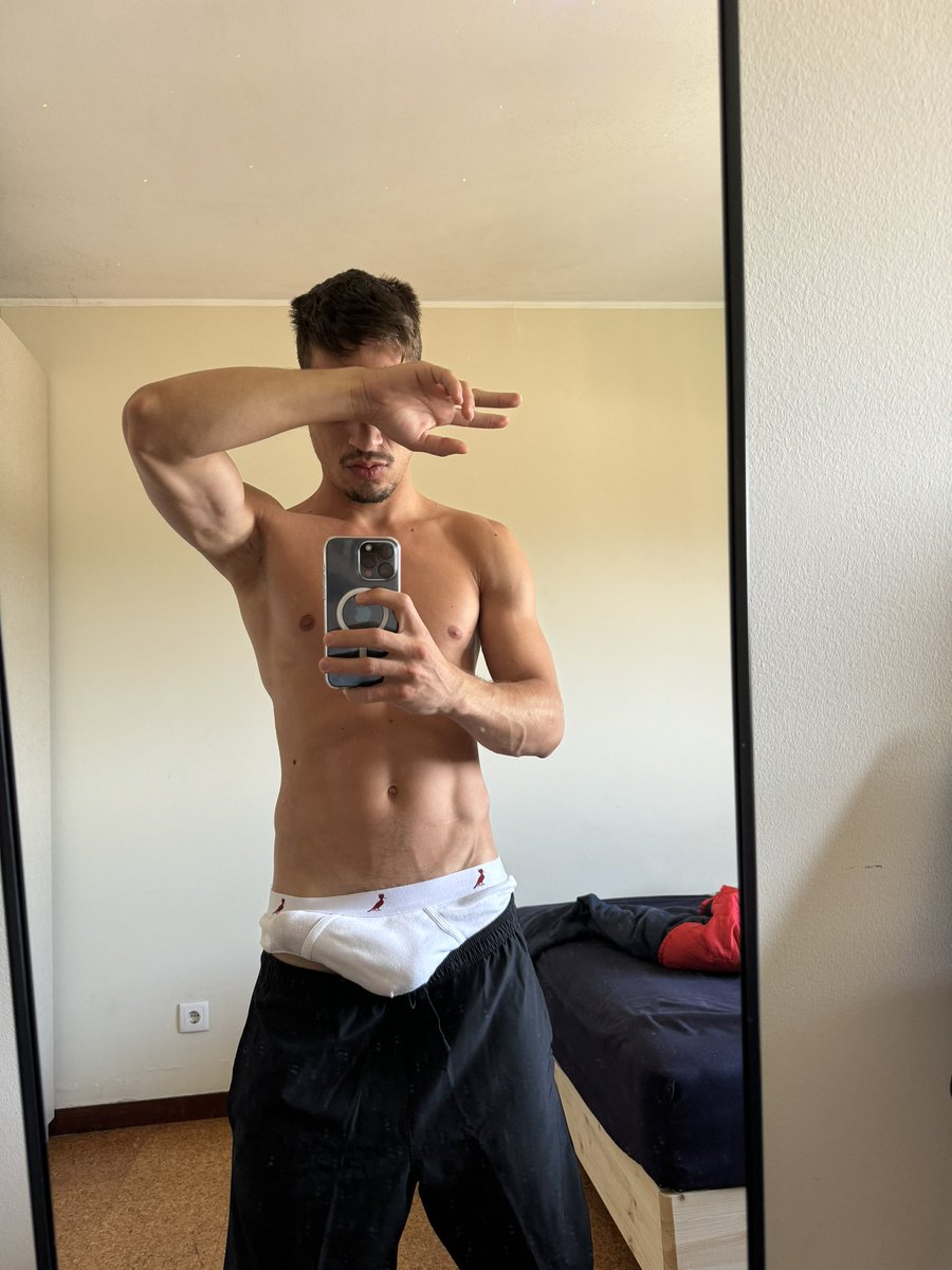 Lucas Mota (@lucasmotaofc) on Twitter photo O que fazer? 🍆 O que fazer? 🍆