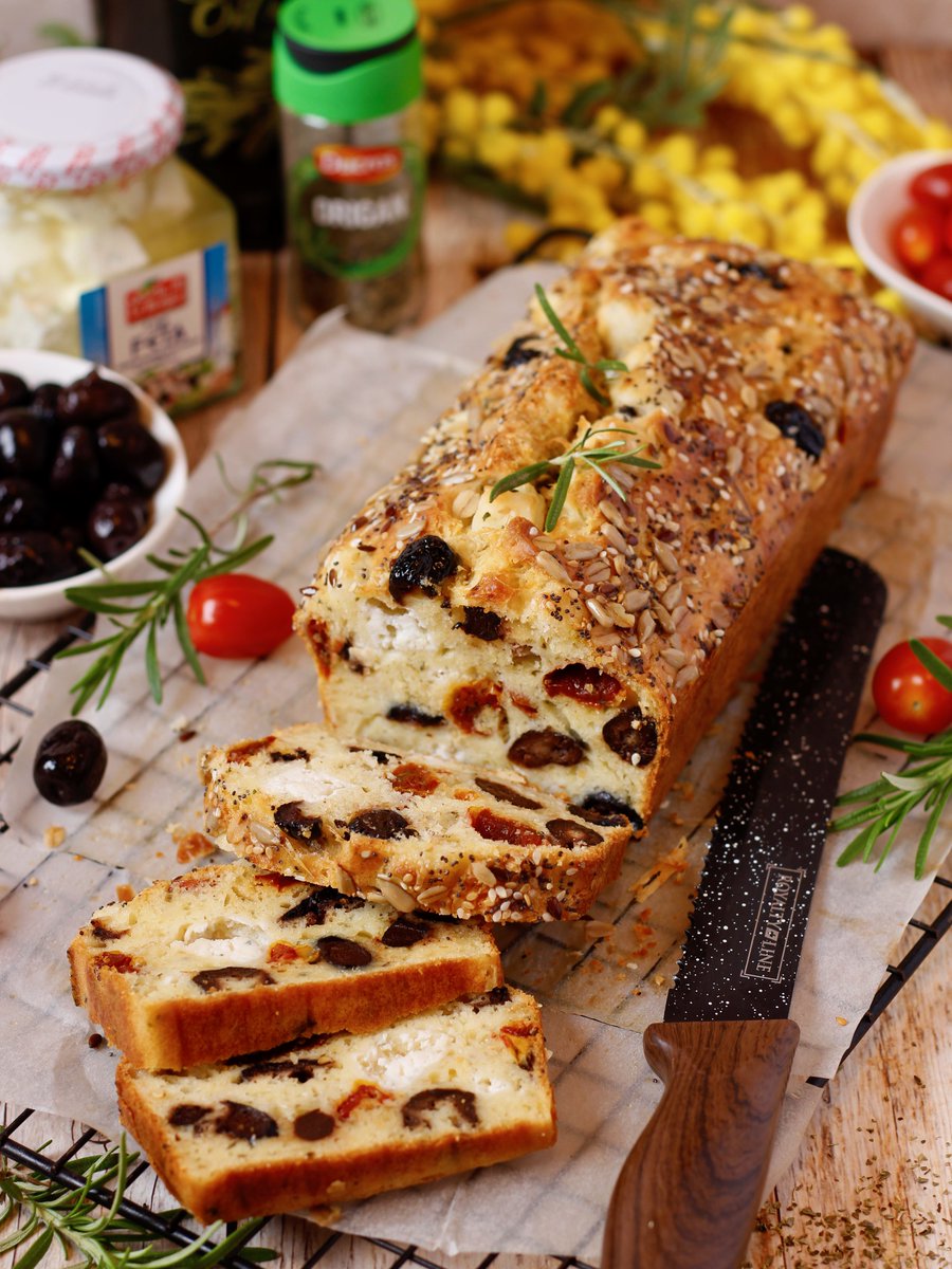 Délicieux cake salé aux olives feta et tomates séchées, parfait pour le brunch ou l'apéro.

gateauetcuisinerachida.com/cake-sale-aux-…