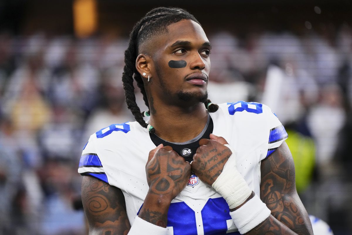 𝗕𝗥𝗘𝗔𝗞𝗜𝗡𝗚: The #Cowboys and WR CeeDee Lamb reached an agreement today on a record four-year, $136 million deal, per <a href="/AdamSchefter/">Adam Schefter</a> 

This makes him the second-highest-paid non-QB in NFL history.