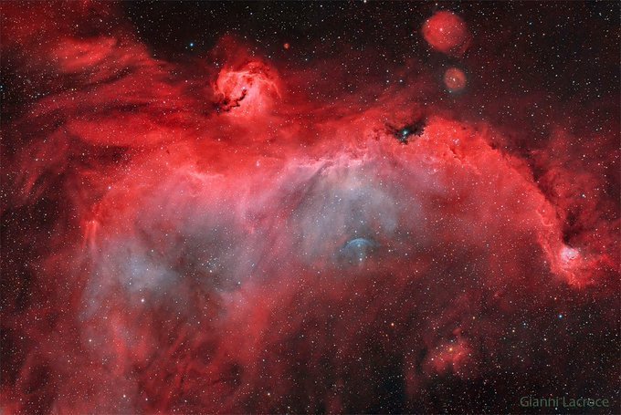konstructivizm's tweet image. The Seagull Nebula
Credit : Gianni Lacroce
... the Canis Majoris OB1 association spans over 200 light-years at the Seagull Nebula's estimated 3,800 light-year distance.
