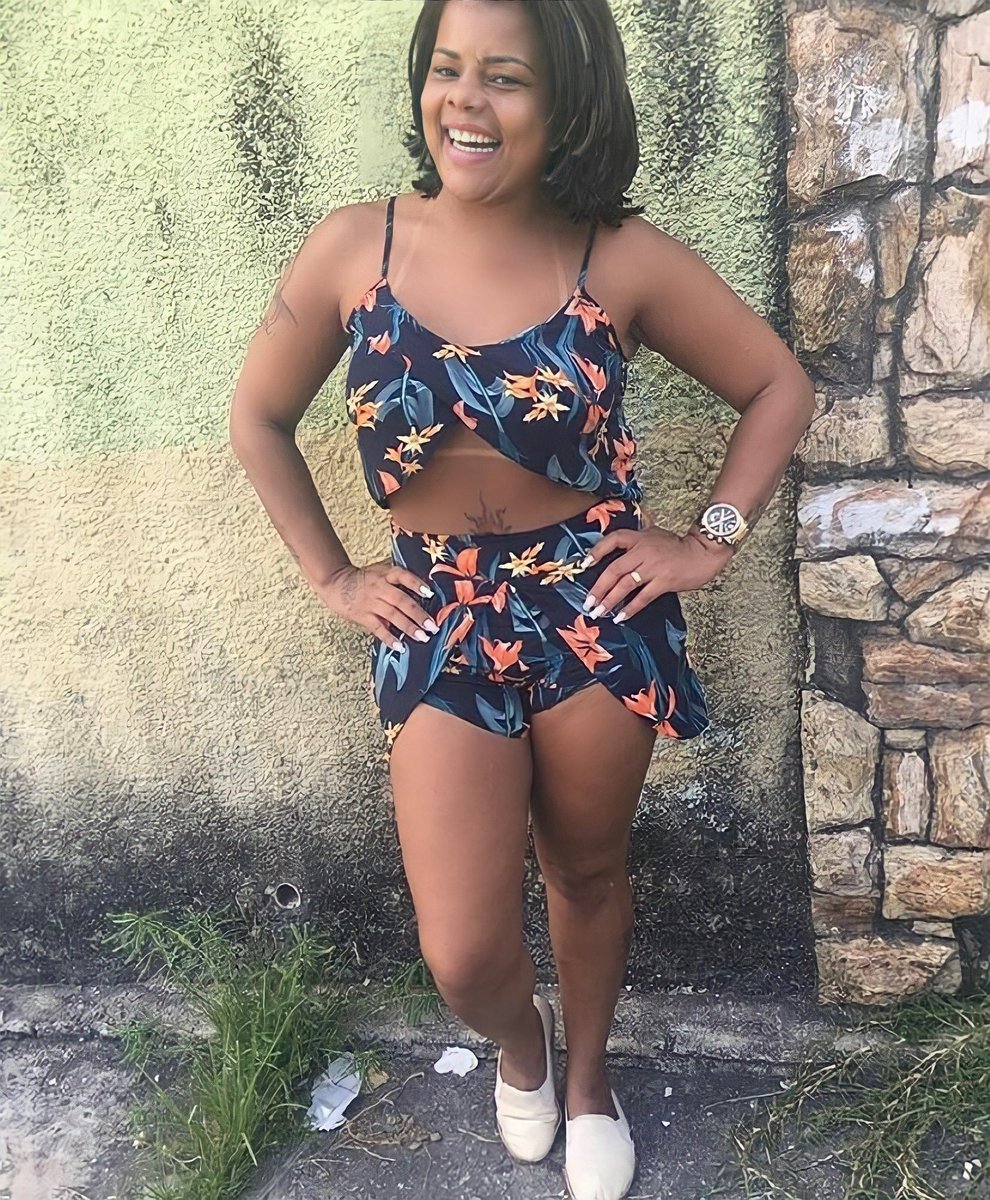TatiQBOficial's tweet photo. Frio vai com calma eu só tenho roupa de piranha 😔 https://t.co/9lu3gPxwvF