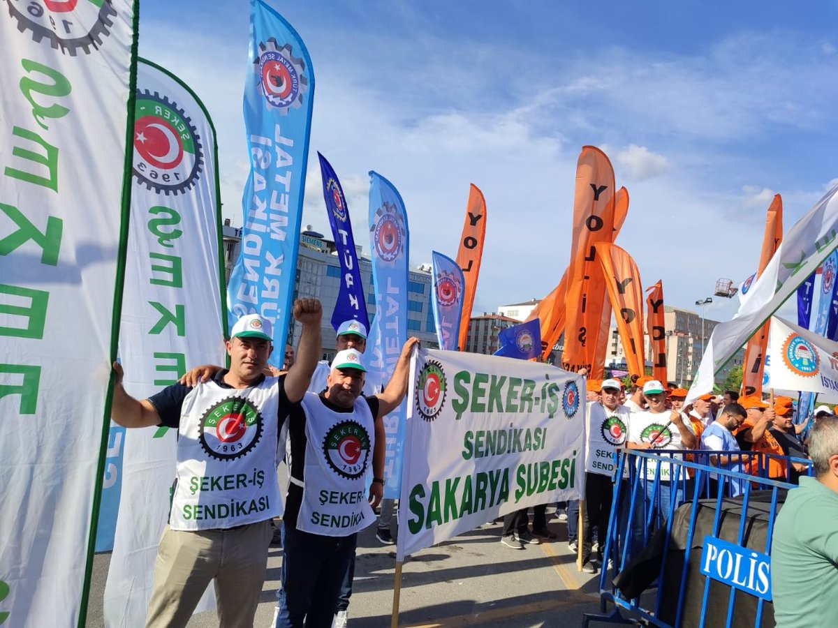 sekerissen's tweet photo. Konfederasyonumuz TÜRK-İŞ’in “Zordayız Geçinemiyoruz” Mitingi Tekirdağ, Çerkezköy’de Gerçekleştirildi. Haberin Tamamını Okumak İçin Lütfen Sitemizi Ziyaret Ediniz; https://t.co/FqB3TdMHH8 https://t.co/o7lawnjNOR