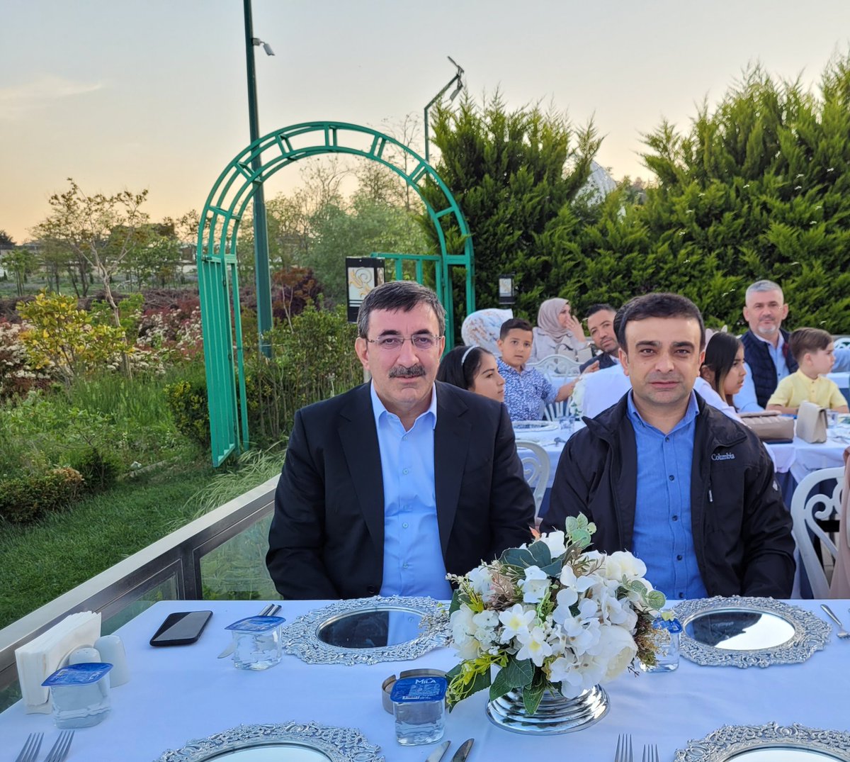 mehmetsofuoglu's tweet photo. Cumhurbaşkanı Yardımcısı Sayın Cevdet Yılmaz’a vakıf çalışmalarımız hakkında bilgiler sunmak fırsatı bulduk. 

Değerleri görüşlerini bizimle büyük bir tevazu ve samimi sohbetleriyle paylaşan saygıdeğer bakanımıza teşekkür ediyoruz.

@_cevdetyilmaz
@iyilikvakfi
@gulsuncocuklard https://t.co/goCXo2kxxW