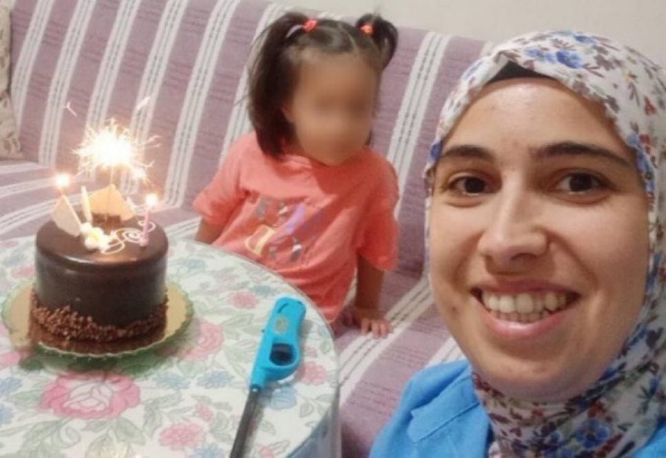 Matematik öğretmeni Sevilay Albayrak, 4 yaşındaki kızı Rüveyda ile Ekim ayında tutuklanarak Edirne L tipi Cezaevi’ne gönderildi. Rüveyda artık babaannesinin yanında ama annesine hasret. Bir çocuğu annesinden ayırmak en büyük zulümdür.

#AdaletHemenŞimdi
<a href="/nibenka/">Nihal Bengisu Karaca</a>