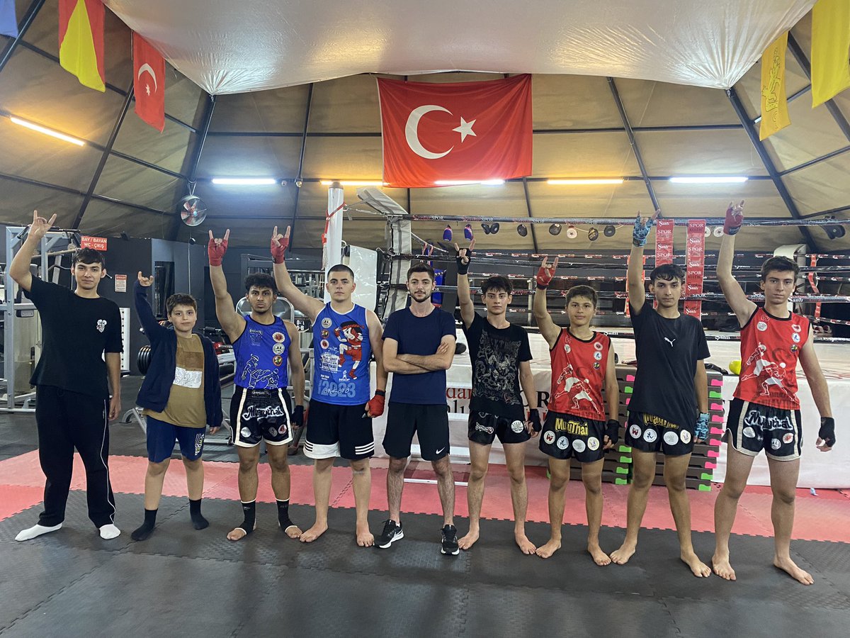 Mkzmkkn's tweet photo. Kurt bakışlı tuğları kaldırarak
Bozkurtlar ulusun. 🐺🇹🇷 https://t.co/lDdXMRKuvl
