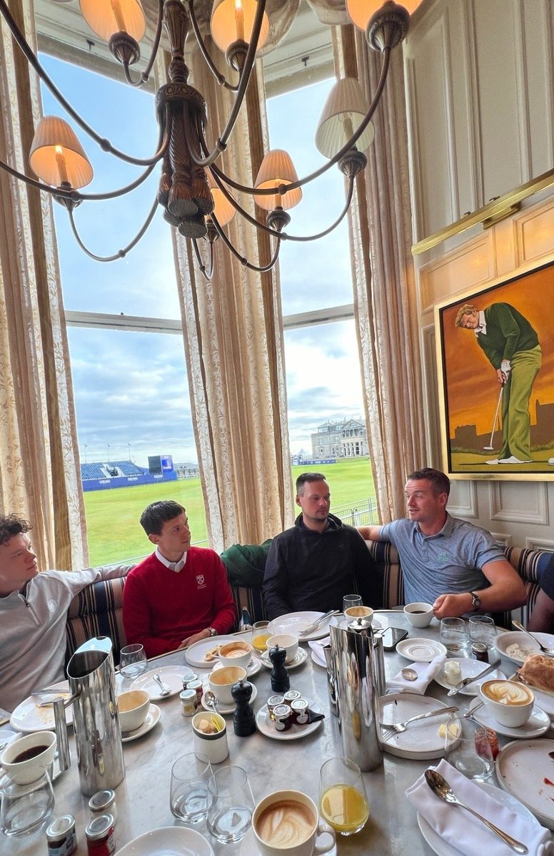 O homem que só tirava férias: Tom Holland ao lado de seus amigos em um resort de golfe na Escócia.