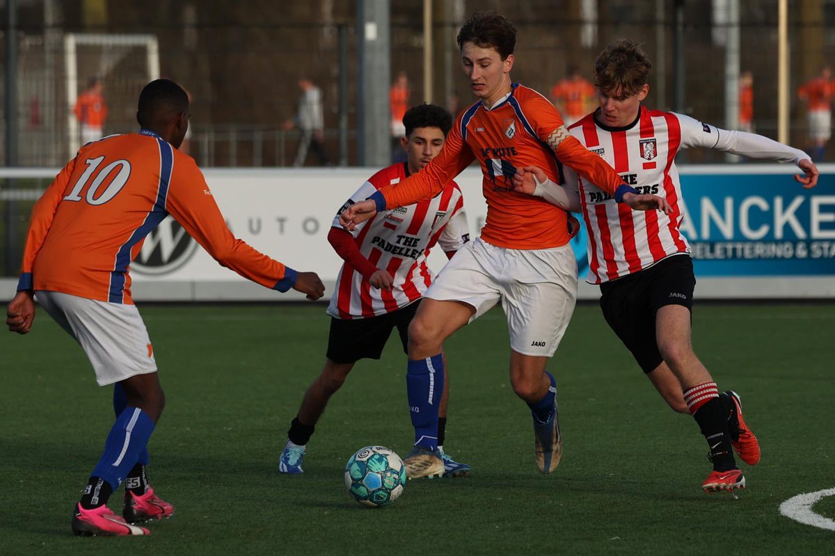 MERIJN HAAK MAAKT ZIJN 1E TREFFER BIJ DEBUUT IN 1E ELFTAL ONS SNEEK 
Wij feliciteren Merijn van harte met zijn 1e doelpunt en hopen dat er nog vele zullen volgen. 
#trotsopjou #ONSSneek