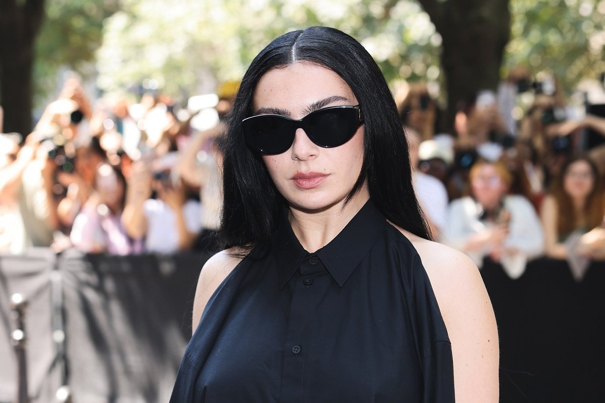 RollingStone's tweet photo. Charli XCX is glad her support of Kamala Harris may help the Democratic presidential nominee at the polls.

“I’m happy to help to prevent democracy from failing forever.” 

More: https://t.co/3BKz1iI2Py https://t.co/aGECubweGd