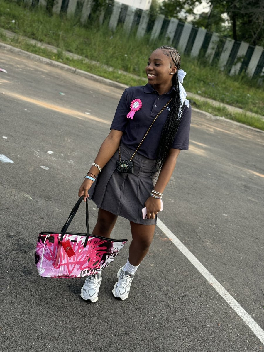 RyneahL's tweet image. Happy 15th birthday daughter 🎉 #firstdayofhighschool