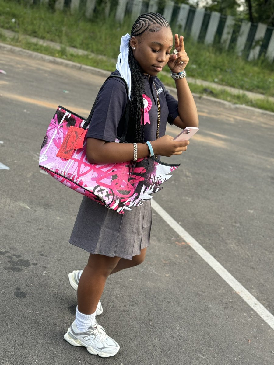 RyneahL's tweet image. Happy 15th birthday daughter 🎉 #firstdayofhighschool