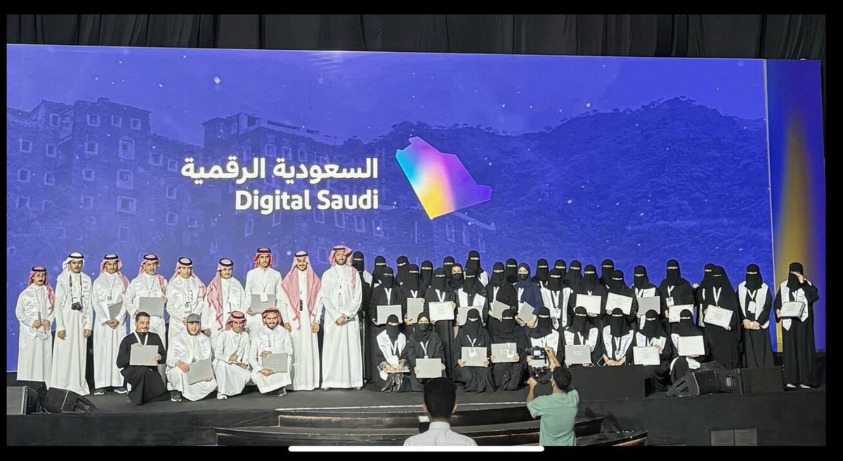 Rhfmnsr's tweet photo. من #يوم_السعودية_الرقمية كان شرفًا عظيمًا لي أن أكون جزء من فريق التنظيم لهذا الحدث الرهيب. 

 #جامعه_الملك_خالد
 @DgaGovSa
@kkueduksa https://t.co/vIJWpYe90i