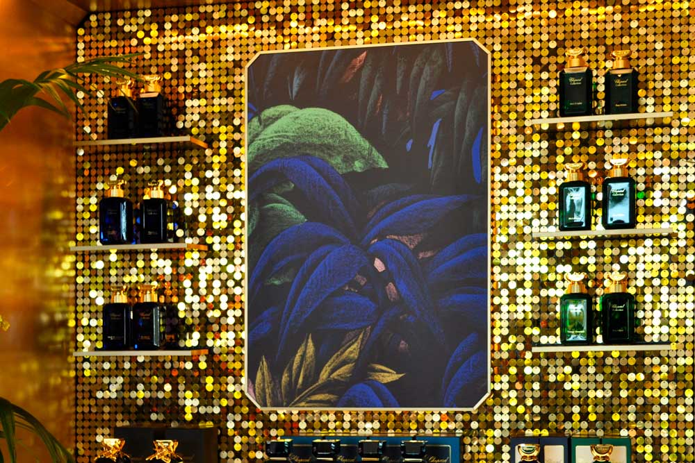 Shimmerwalls's tweet photo. A custom mix of sequins for Chopard to match their Pantone color mix, including a specially developed "Satin Gold". We have that exact shimmer in your exact color to create eye-catching displays, signs, events &amp; + ✨ https://t.co/ZFXsB0RszM