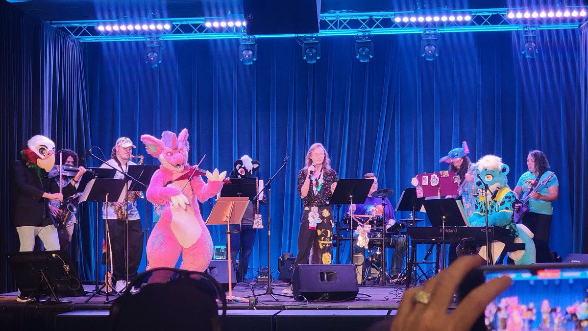 Thank you so much <a href="/IndyFurCon/">IndyFurCon</a> !! What an amazing and inspiring weekend! Thank you <a href="/OtterChaosVGM/">Otter Chaos!</a> for the chance for our parrot to collab as well. Always wonderful to be surrounded by so many amazing and supportive musicians. We can't wait for mff!