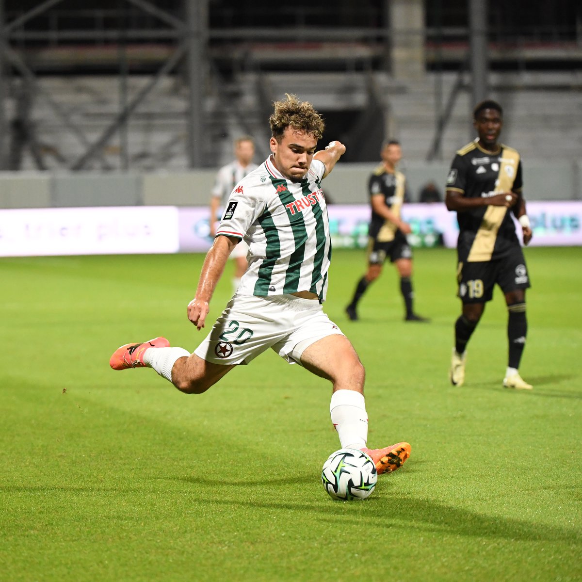 Ligue2BKT's tweet photo. ↪️ Premier match de la saison à domicile ✅
↪️ Premier clean sheet ✅
↪️ Première victoire ✅
👏 @RedStarFC
#REDACA (1-0) https://t.co/GgQvMkL7Pw