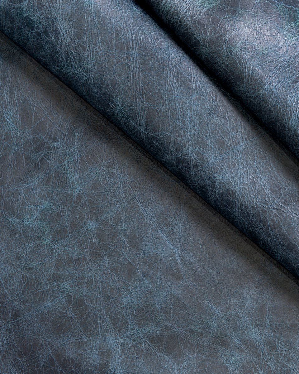 JamieStern_'s tweet image. Mordore is one of twelve in-stock colorways of Jamie Stern's classic Triple Crown leather!

Learn More: hubs.li/Q02MCwZ30 

#jamiesterndesign #leather #leathercollection #instockleather #upholsteryleather #classicleather #leathers #leatherfurniture #quickship #leatherdesign