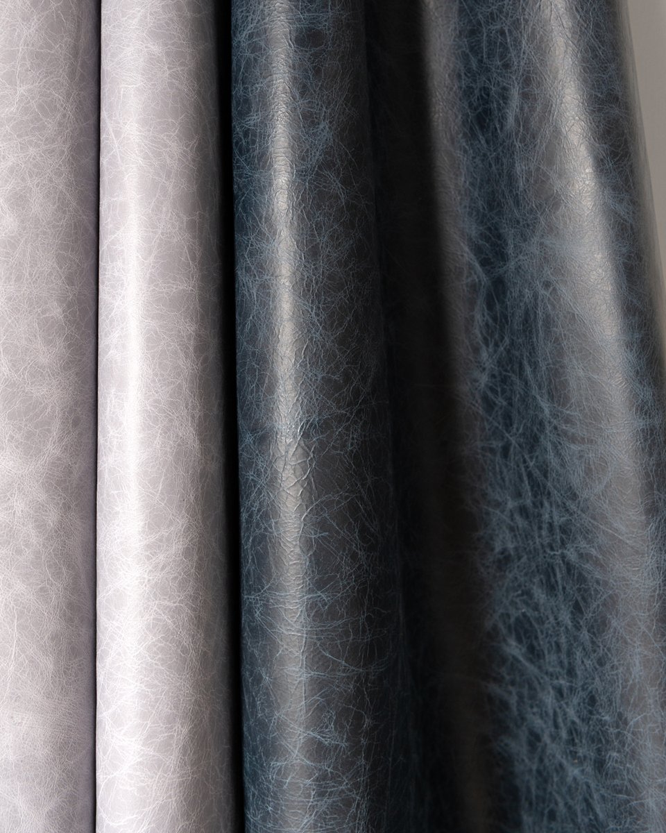 JamieStern_'s tweet image. Mordore is one of twelve in-stock colorways of Jamie Stern's classic Triple Crown leather!

Learn More: hubs.li/Q02MCwZ30 

#jamiesterndesign #leather #leathercollection #instockleather #upholsteryleather #classicleather #leathers #leatherfurniture #quickship #leatherdesign