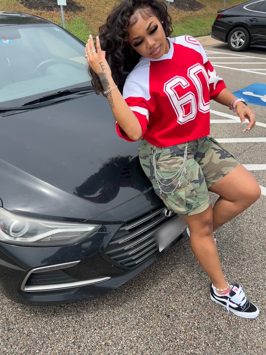 skydlux's tweet image. ima be a fly sexy chemist⭐️💋 #lastfirstday