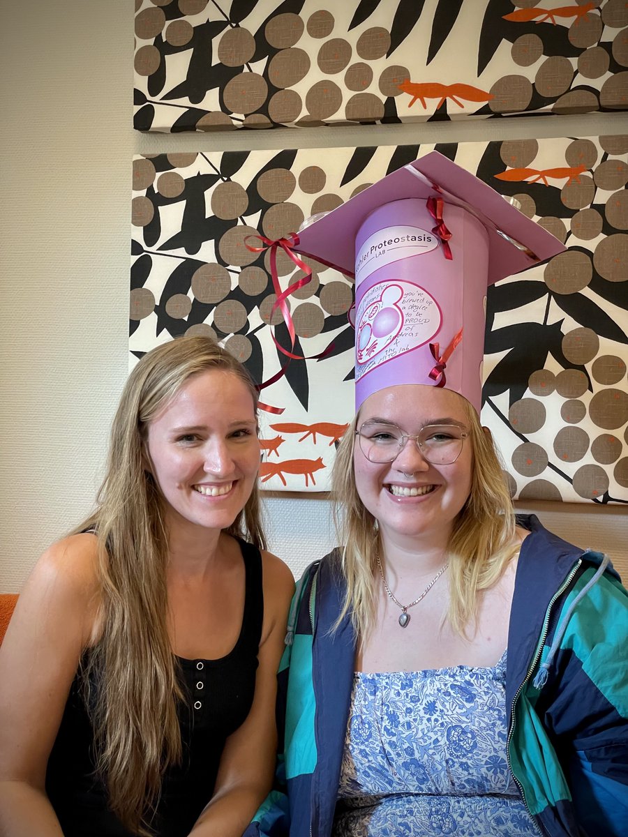 Proud of the very #FirstStudent who graduated from the lab!

Had a blast at today's celebration with both labs together 

#ProudPI #ScienceIsFun #GraduationHat #DIY #Graduation #UmeaUniversity