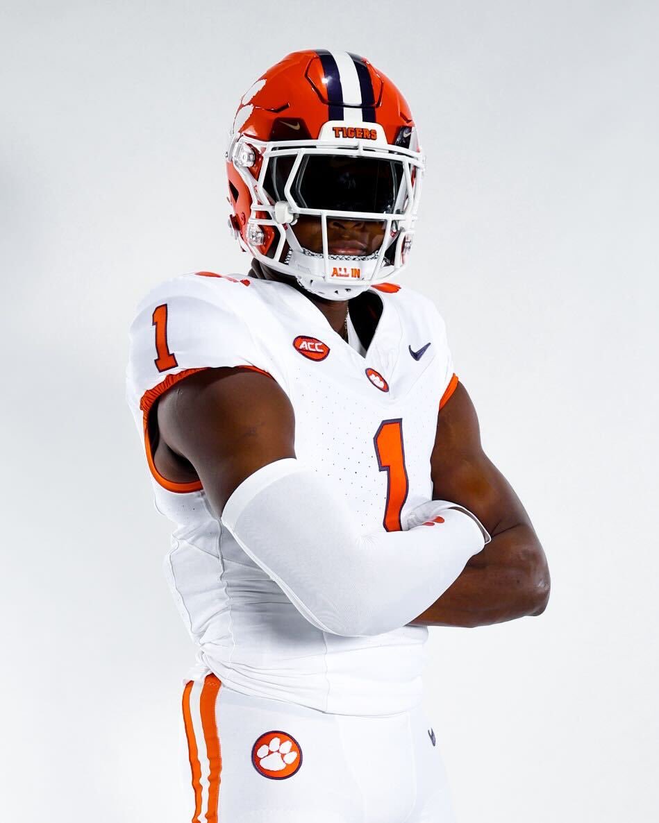 AflacKickoff's tweet photo. The Tigers will sport their classic road whites in ATL 🟠⚪️⚪️

#AflacKickoff | #AllIn https://t.co/aSEnhBOR8M