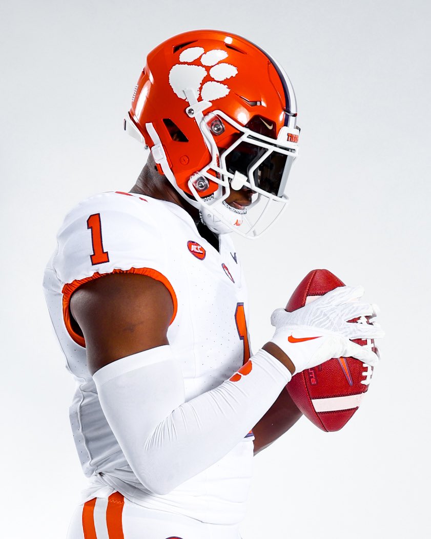 AflacKickoff's tweet photo. The Tigers will sport their classic road whites in ATL 🟠⚪️⚪️

#AflacKickoff | #AllIn https://t.co/aSEnhBOR8M