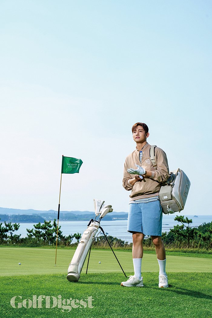 changminbr's tweet photo. [⛳️] Changmin para a coleção de golfe da TUMI https://t.co/JZb7W36LOS
