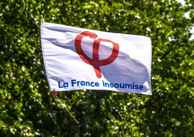 BFMTV's tweet photo. 🔴 EN DIRECT
Gouvernement Castets refusé: LFI annonce vouloir présenter une motion de destitution contre Emmanuel Macron
https://t.co/5V4ZD1bRkM https://t.co/6w15Jc3Qof