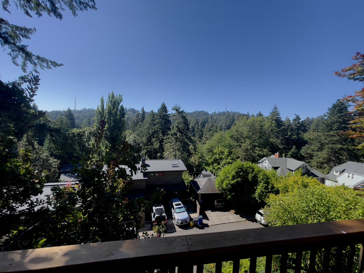 ShawnRealty's tweet photo. What would you pay for views like this?  #PortlandHeights #OregonRE https://t.co/F2orF8c1Kq