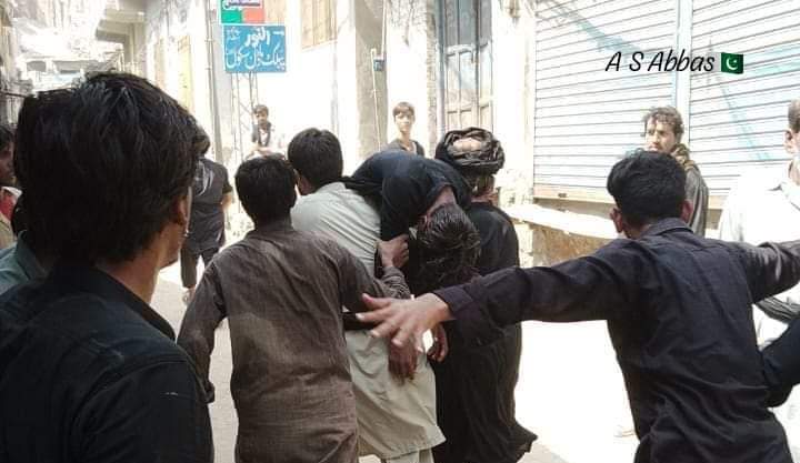 HRKhoja's tweet photo. #ShiaGenocide
Once Again #ShiaPersecution Started After Khi Now #Mianwali
#Kalabagh,#Esakhail:Mob of #SunniSupremacist (#TakfiriDeobandi & #NasbiBarelvi) pelted stones on the peaceful procession of Arbaeen #ImamHussain,as a result 6 Martyred & Dozens Injured
#ShiaLivesMatter https://t.co/pP7ijneB6a