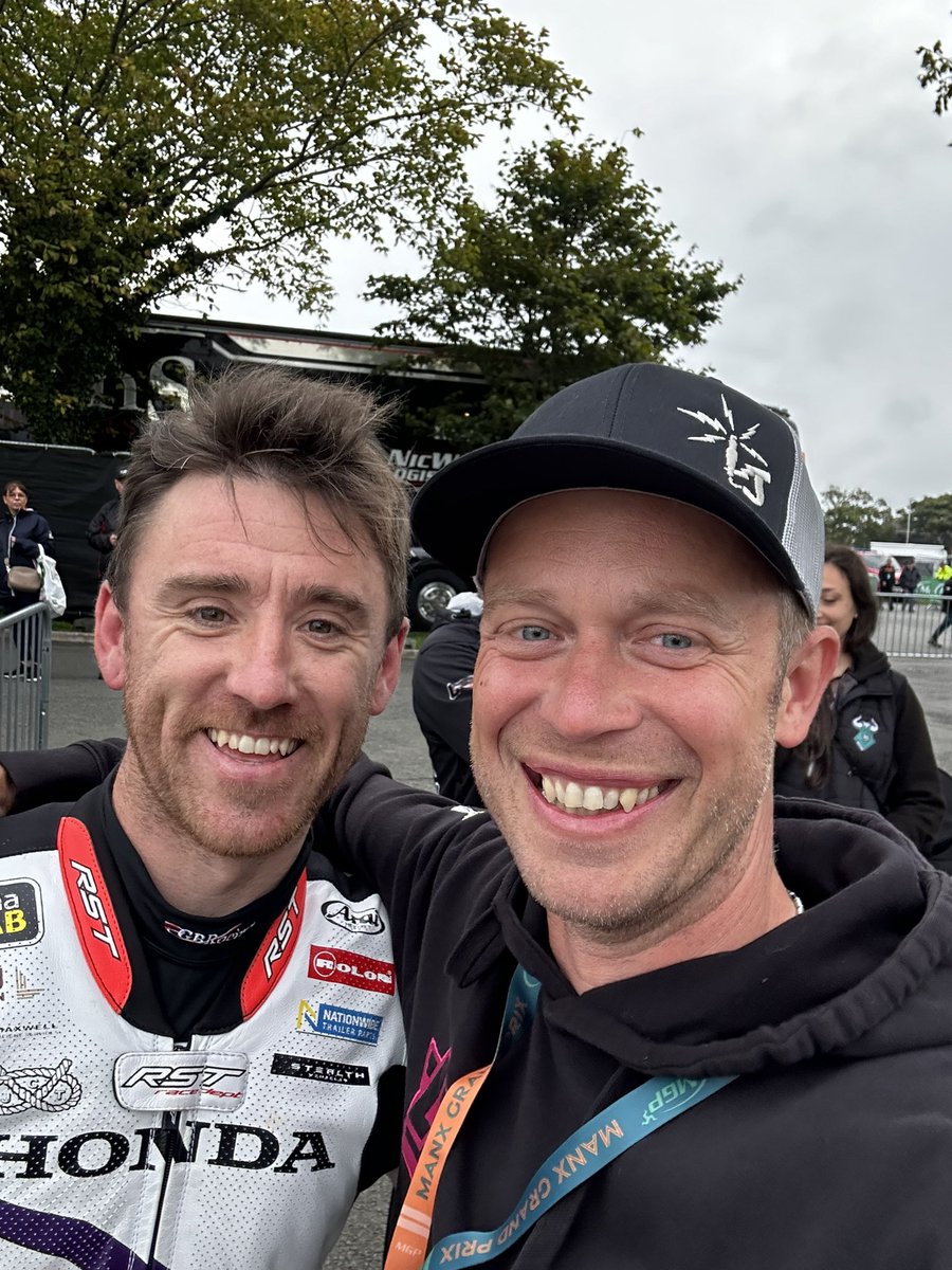 MattHall0909's tweet photo. Buzzing for @Lee_johnston13 , a 2nd place in the PE Lightweight @ManxGrandPrix  on his return to road racing after 15 months. @NationwideTP , proud sponsors as always. 🇮🇲🏁 https://t.co/1TpgeefVGW