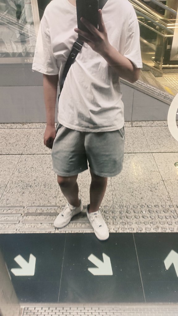 Luze614's tweet photo. 今天坐地铁随手一拍感觉好尴尬下次不挂空挡 https://t.co/46YC15y4a5