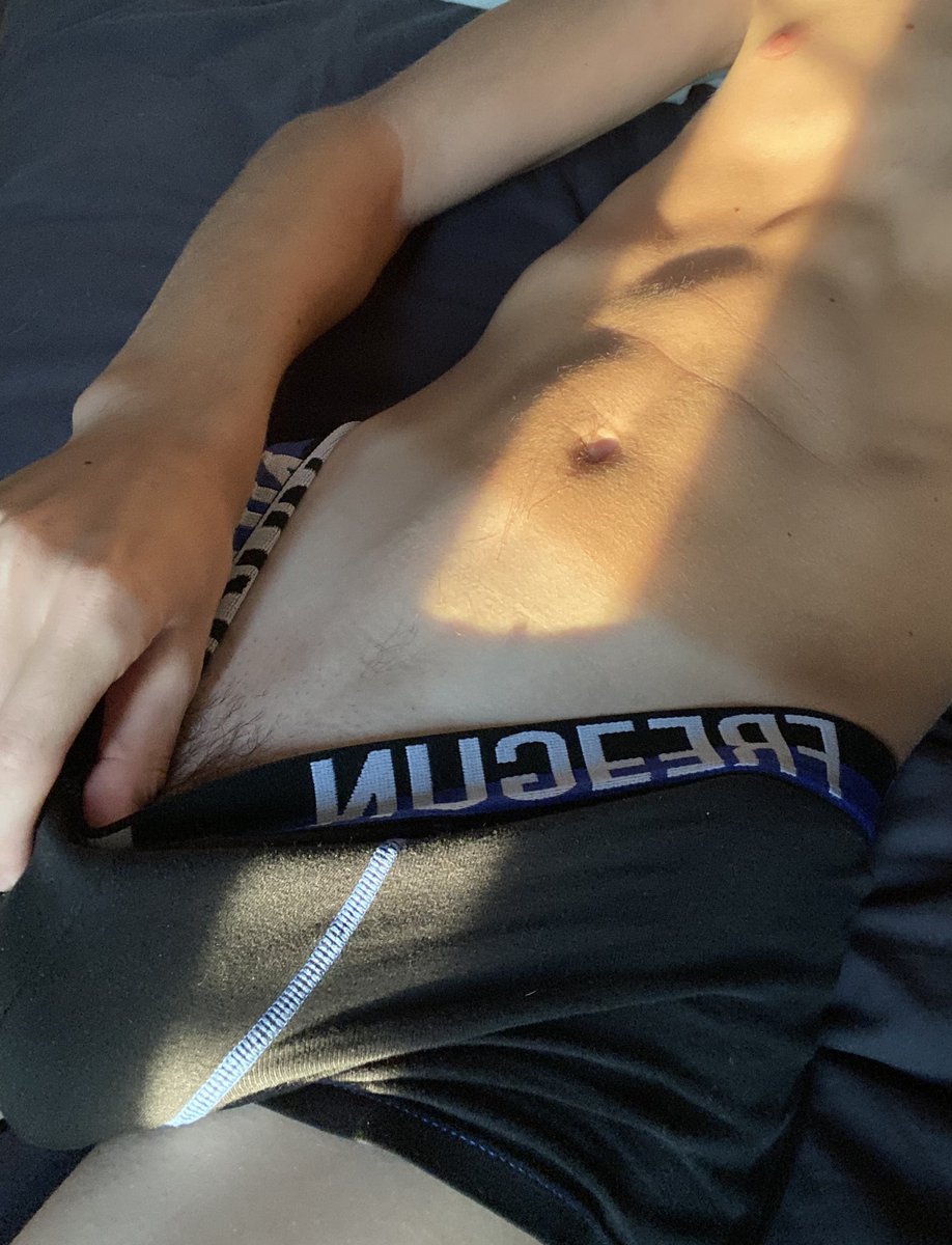 Sami_chevlie's tweet photo. ☀️☀️sunset #gay https://t.co/boWUXko9ON