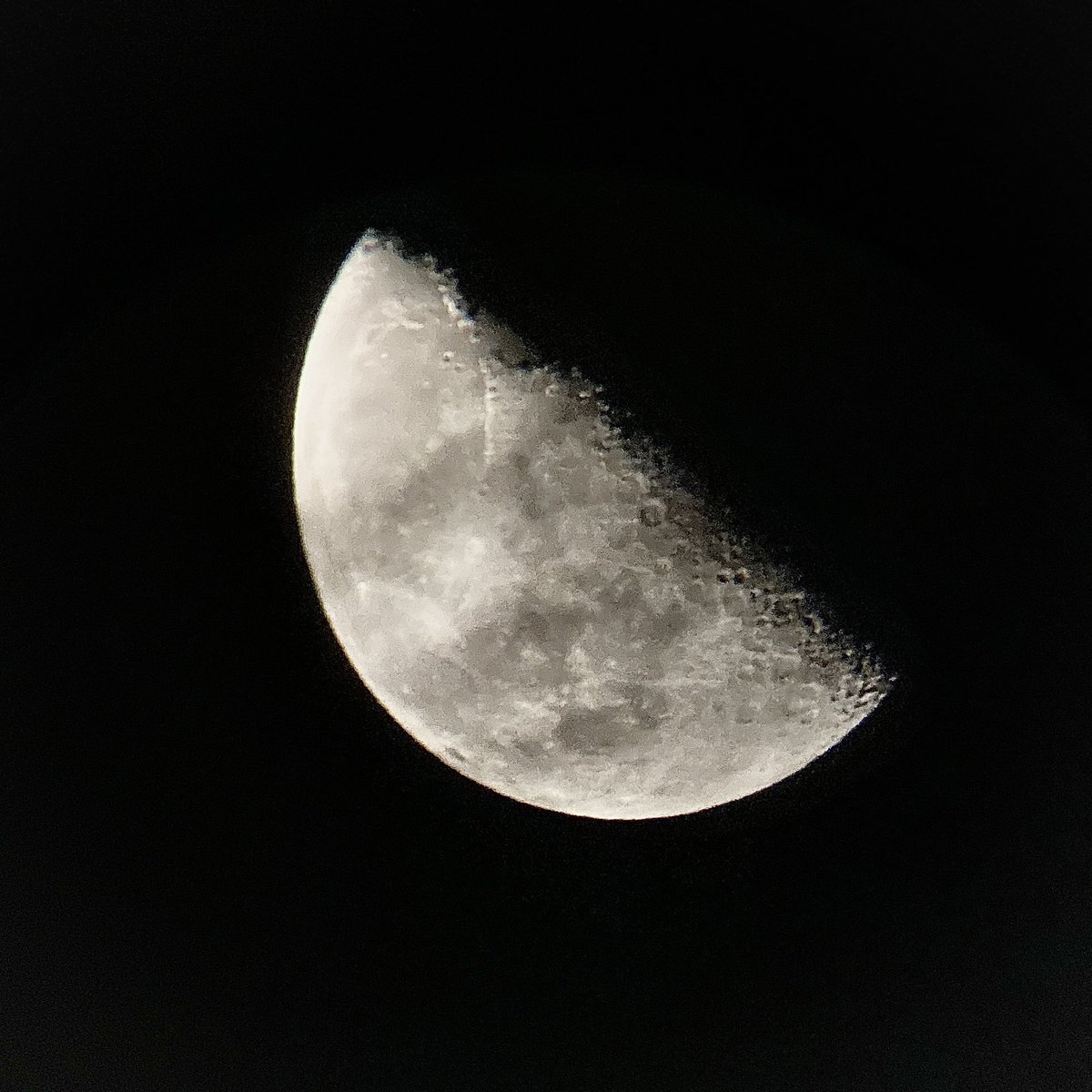 irufayda's tweet photo. 🌗🔭✨ https://t.co/v0V27hUAZU
