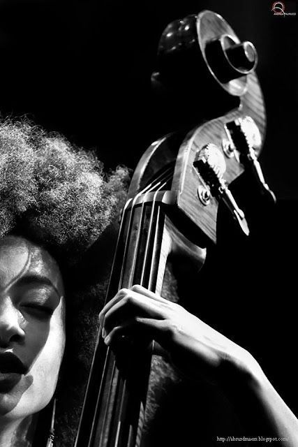 "Quizás yo no sea más que una canción inventándote en las noches insomnes". 
Nikolái Gumiliov
📷Andrea Palmucci