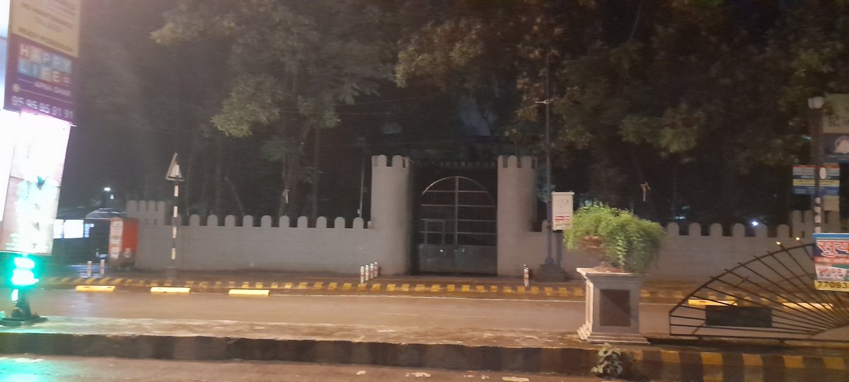Pushkraj15's tweet photo. छत्रपती शिवाजी महाराज च्या नावावर राजकारण करणार्‍या सर्वच  आणि शिव जयंती ला लाखो चा धिंगाणा घालणारा सर्व कार्यकर्ते मी शिव प्रेमी नाही म्हणनार अख्या देशाला हिंदुत्व चा किरण दाखवणार्‍या छत्रपती च्या स्मारक नाशिकचि ही अवस्था साधा प्रकाश नाही @CMOMaharashtra @PMOIndia @myogioffice https://t.co/Cj7z4hbWTF