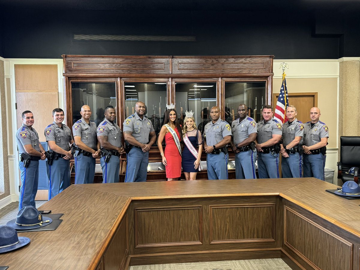 MSHwyPatrol's tweet photo. MHP Administration and the Public Affairs Division met with Miss MS Volunteer and Miss MS Teen Volunteer this morning at MHP HQ.  We look forward to continuing our DRIVE Campaign through our partnership this school year.
#DRIVE #CourtesyServiceSafety
#MissMSVolunteer https://t.co/5k6z4BZqgr