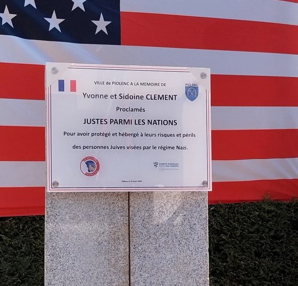 Dimanche 25 août 2024, la Commune de Piolenc a inauguré une plaque en hommage à Sidoine et Yvonne Clément. Sidoine Clément fut Maire de Piolenc de 1947 à 1965. Lui et son épouse ont été nommé Juste parmi les Nations le 16 août 2016.
#lamemoireadelavenir