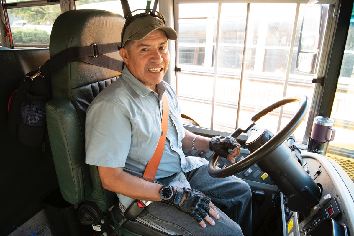 MCPS's tweet image. The first day of school was awesome 👏😁

Relive the excitement of #MCPSFirstDay by checking out our photo gallery: mcpsmd.info/3AxYZdp.

#MCPSforward