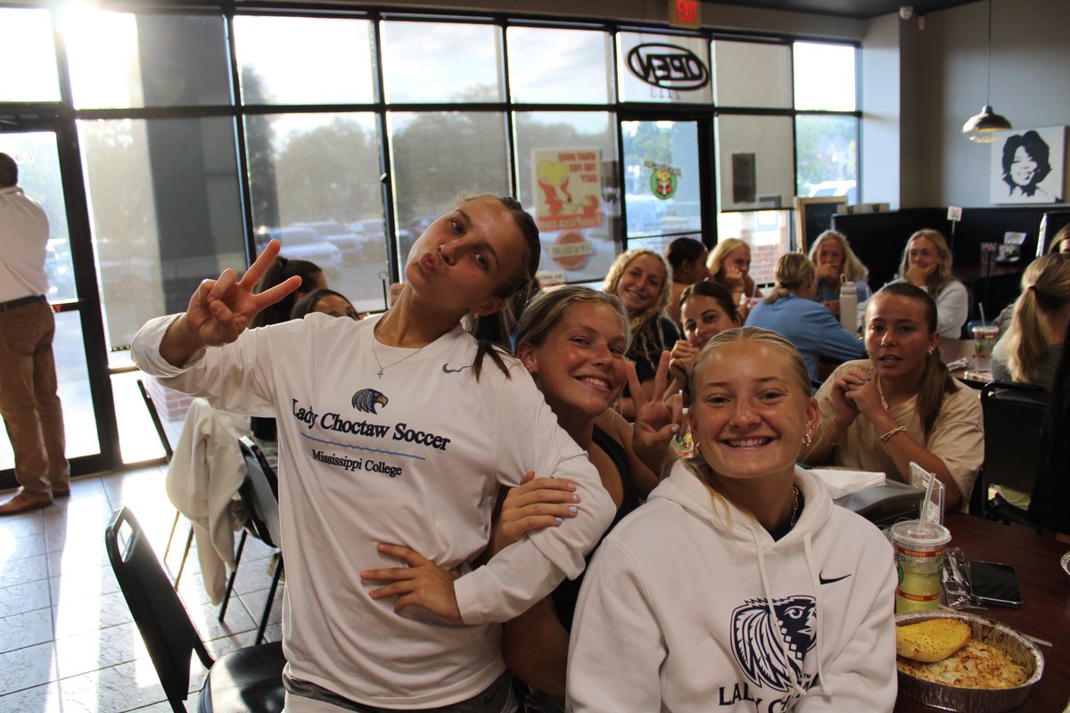 GoChoctaws_WSOC's tweet photo. Pasta Night🍝

Thank you @foxsclintonms 

#COTM | #ladychoctawsoccer | #GSC https://t.co/h8Pis1UEor
