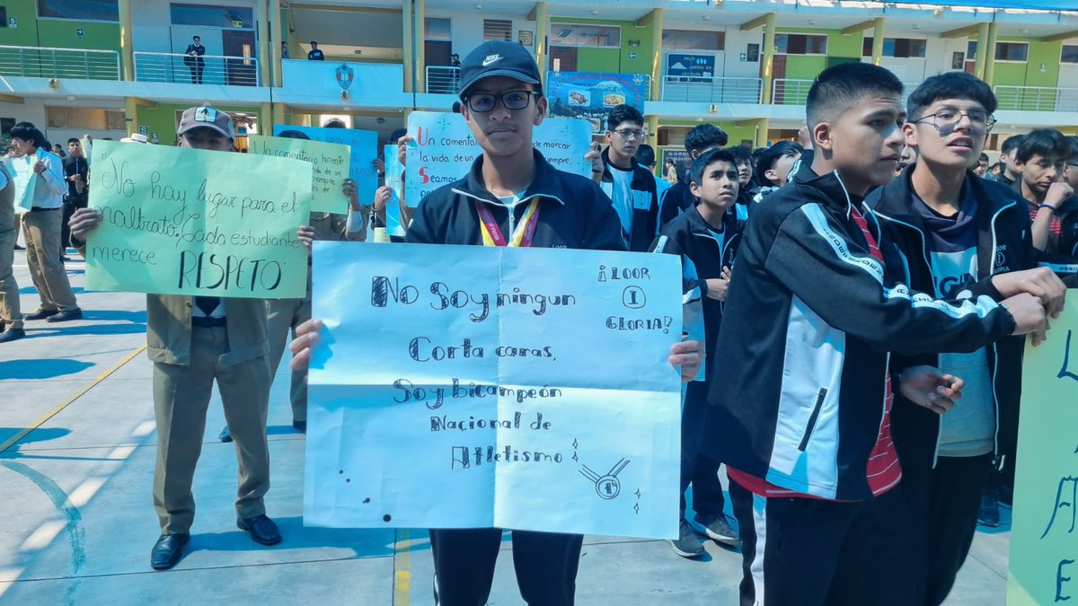 #Arequipa | Así responde un escolar del colegio Independencia Americana a la congresista María Agüero, quien se refirió de manera despectiva de la emblemática institución educativa 👇

Los menores se alistan para marchar contra la legisladora de Perú Libre y exigir respeto.