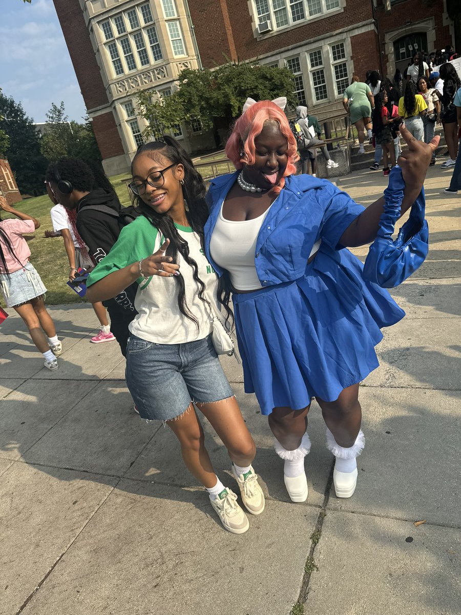diorrxdaeee's tweet image. Bitch imma whole “SENIOR” out this bitch 🥳! #co25