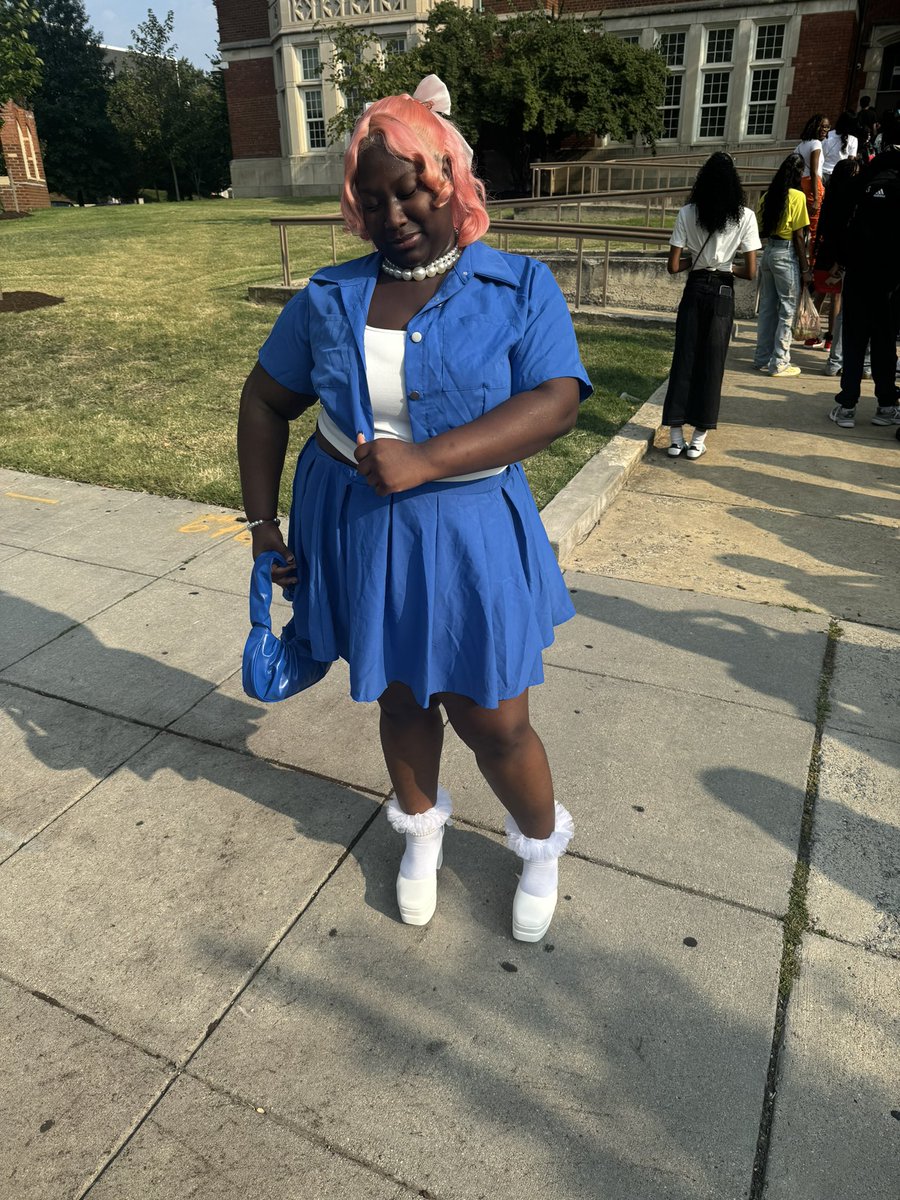 diorrxdaeee's tweet image. Bitch imma whole “SENIOR” out this bitch 🥳! #co25