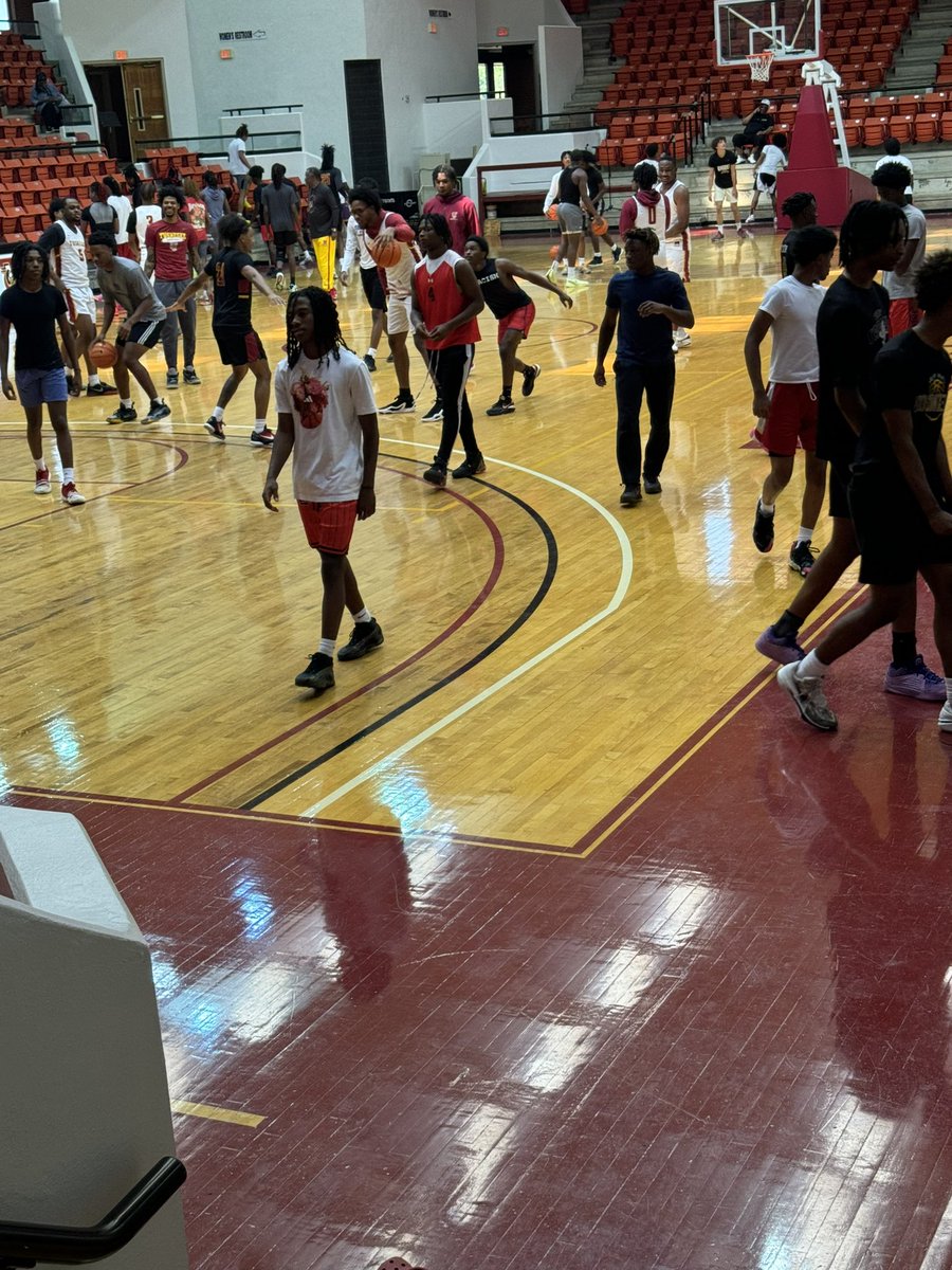 Great day at <a href="/Tuskegee_MBB/">Tuskegee Men’s Basketball</a> ELITE Basketball Camp yesterday.  Our kids competed their butts off. Shoutout to special guest <a href="/MyTeamVezl/">JaMychal Green</a> for his wisdom. Shout out to Coach Benjy Taylor and his players and staff for putting on a great camp!! <a href="/jdpennamon/">Ja’Dariyan “JD” Pennamon</a> <a href="/JCISABUCKET/">Jesse Chaffin</a> <a href="/5starrrCaden/">Cadenspitler15</a>
