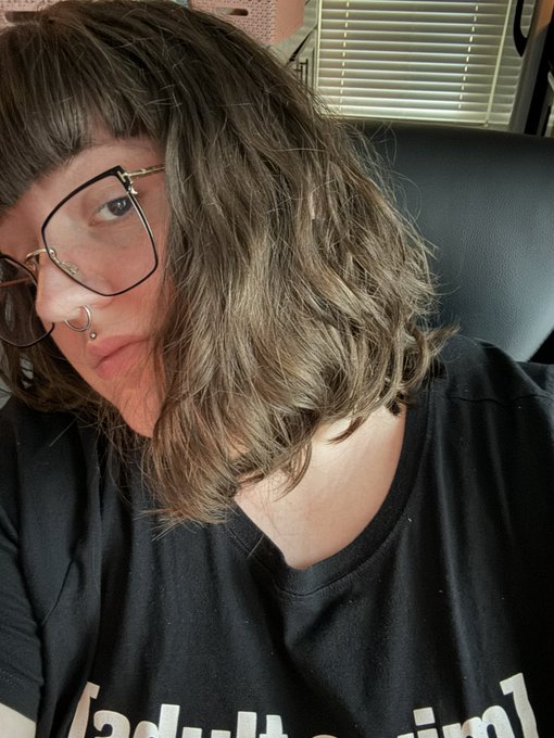 bro I&rsquo;m so cute why don&rsquo;t you just suck it up and and and book me https://t.co/eJdX5DdIzc