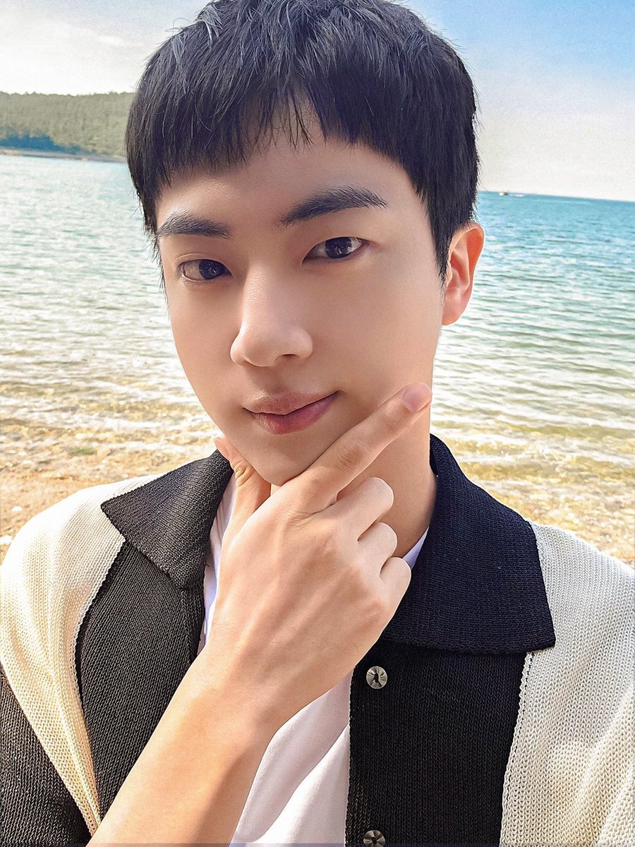 ifIRuledTheArmy's tweet photo. [#GününSeokjini] 

Doğramada iyidir. Yemek pişirmede iyidir. Jin her şeyde iyidir! Bugünün Seokjin'i. #HalfStarHotel’de ki Jin'in macerası.

#오늘의석진 #진 #Jin #BTS #방탄소년단 #푹쉬면다행이야 #진의_모험 #요리천재_진 @BTS_twt https://t.co/uFKoVsqknq
