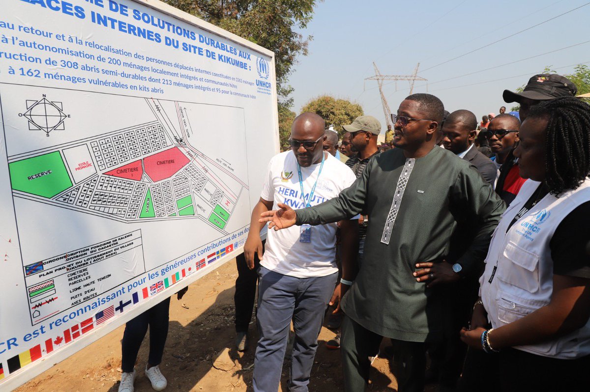 MonniCathie's tweet photo. 📍A Kalemie🇨🇩, 
Le HCR accompagne le gouvernement provincial du Tanganyika dans la mise en œuvre des solutions durables pour les PDIs. Aujourd'hui ce sont 1276 ménages qui bénéficient des appuis multiforme. Le Gouverneur lance le programme à Kikumbé 
@UNHCR_DRC https://t.co/yTyoAzCEjj