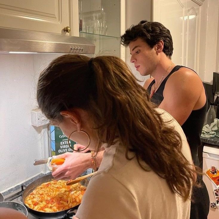 Diorgirlx's tweet photo. Cooking together is a love language https://t.co/Fr2LLFkSwv
